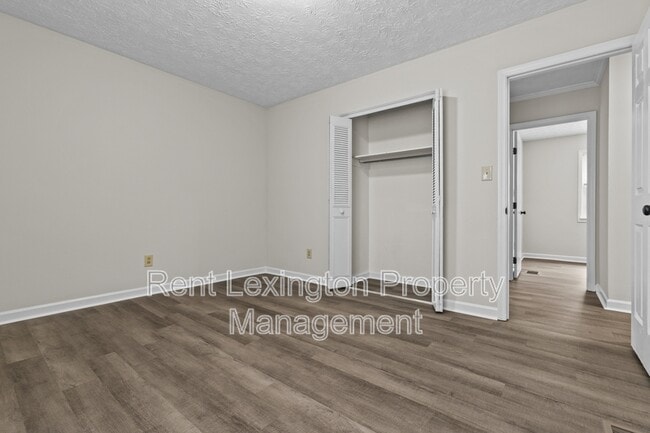 Building Photo - 3609 Sundart Dr