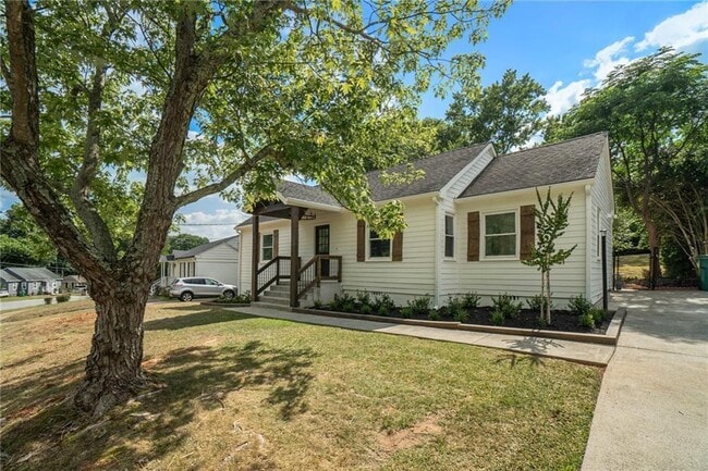 Building Photo - 2539 Glendale Cir SE