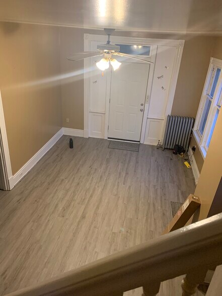 Building Photo - 816 N Sheridan St