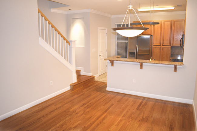 Building Photo - Hot 2 bed 2.5 bath townhome  in Uptown Charlotte!