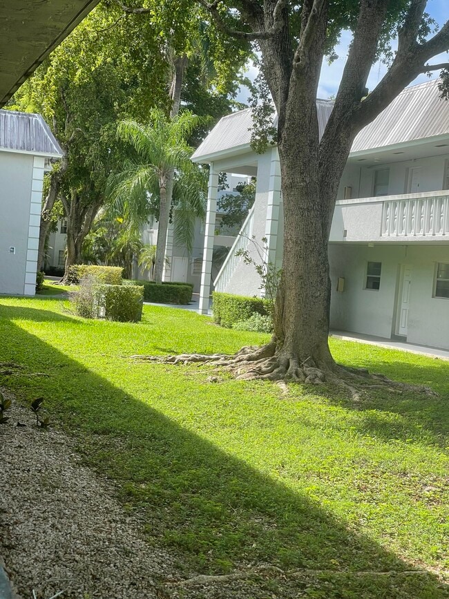 Building Photo - 17255 SW 95th Ave