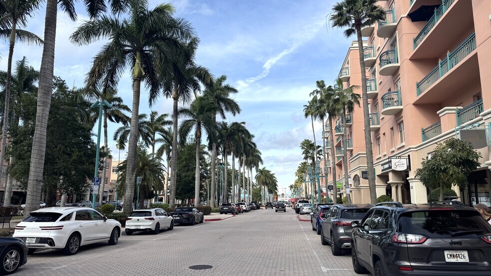 Building Photo - 951 De Soto Rd