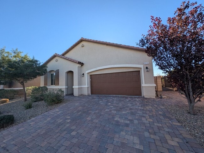 Building Photo - 4535 Herbert River Ave