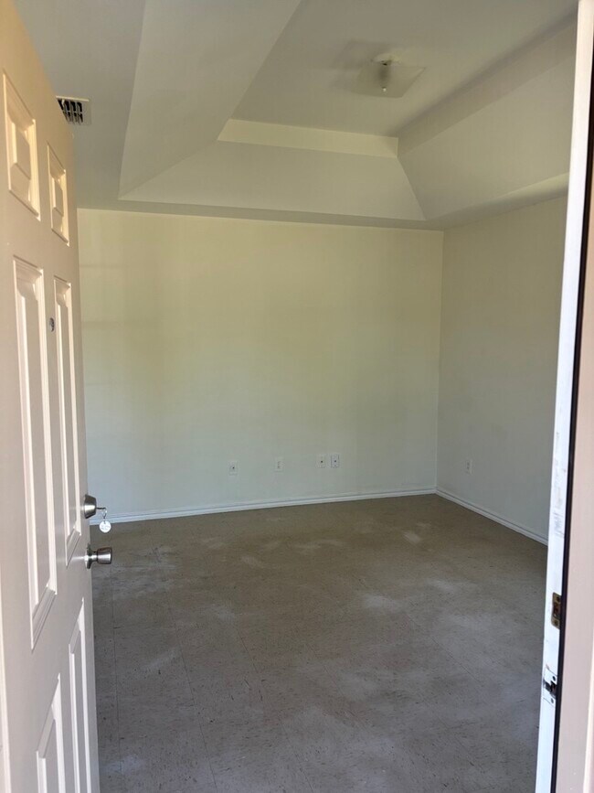 Building Photo - 505 Bahama St