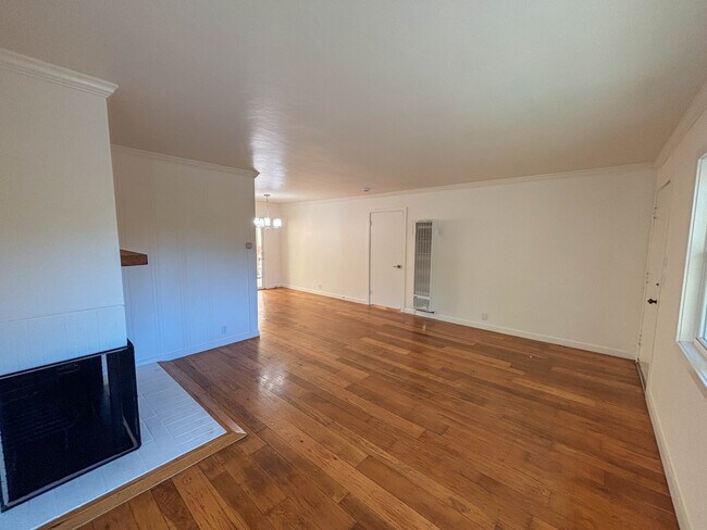 Building Photo - 381 Locust Ave