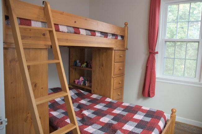 Building Photo - 2516 Derwent Dr SW