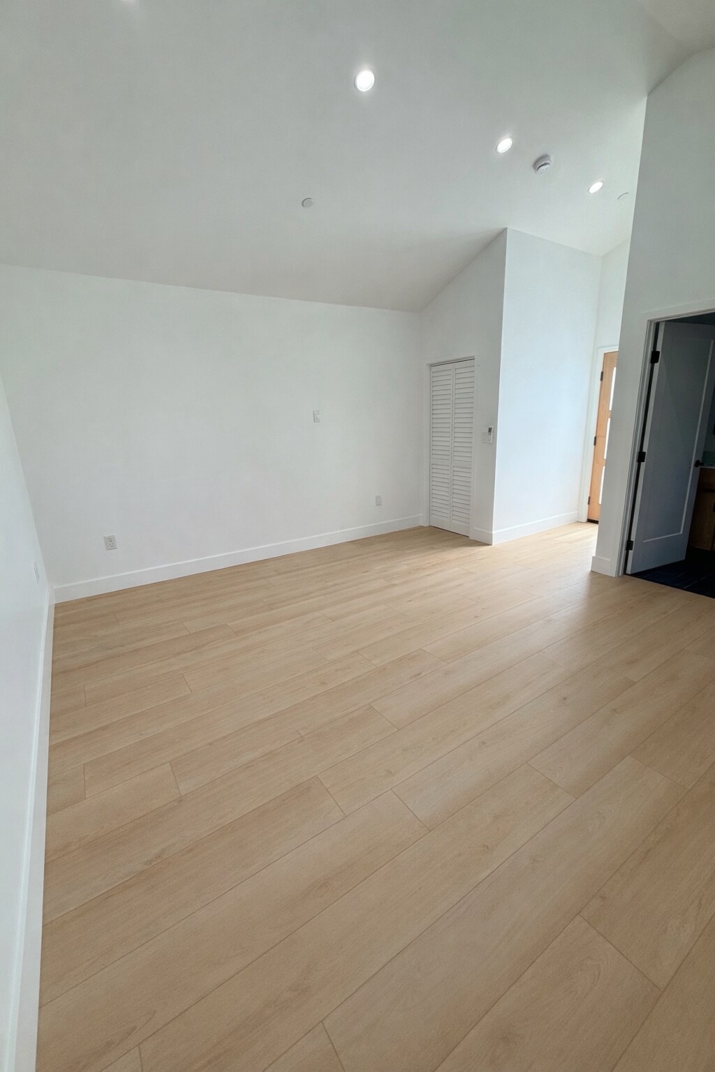 Building Photo - 111 E 60th St