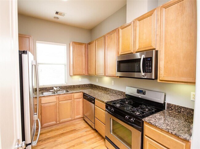Building Photo - 3802 Center Plaza Dr