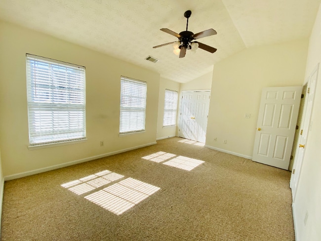 Building Photo - 619 Kenridge Way