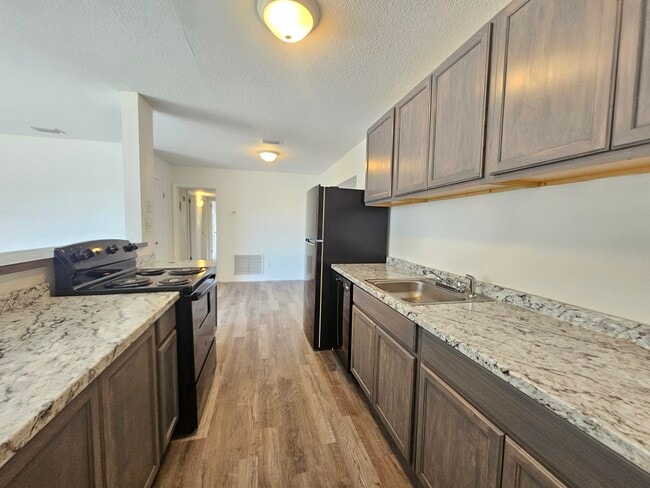 Building Photo - 1040 Hickory Ln