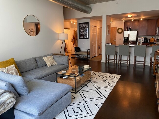 Building Photo - 845 N Kingsbury St