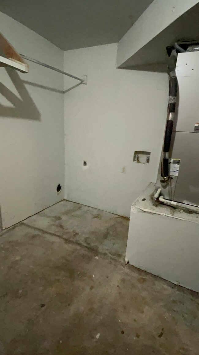 Building Photo - 921 NW Summercrest Blvd