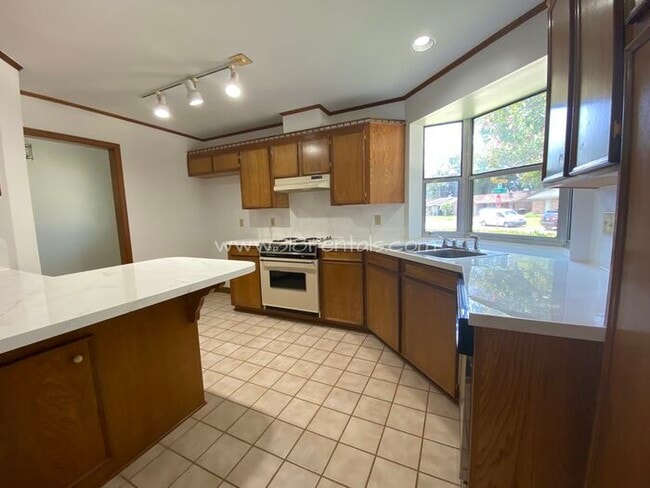 Building Photo - Home in Shady Grove available!