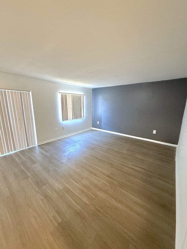 Building Photo - 2527 N Alafaya Trail