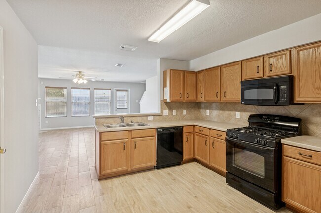 Building Photo - 20938 Fox Trot Ct