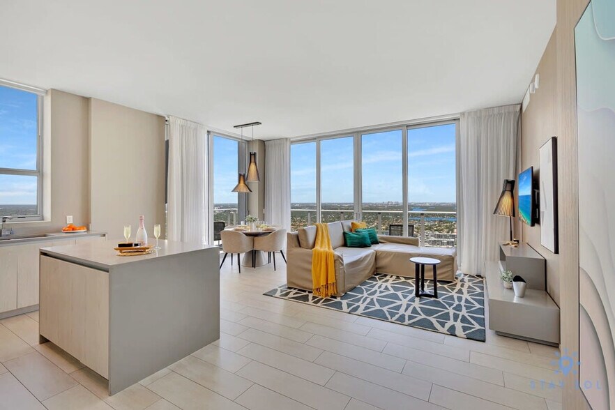 Building Photo - 4010 S Ocean Dr