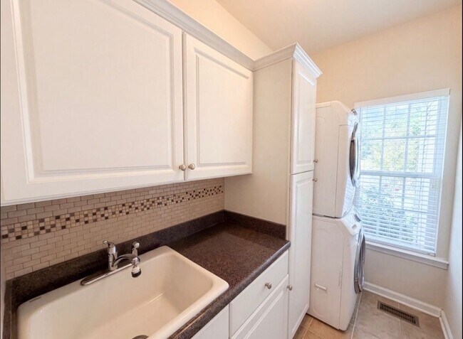 Building Photo - 13319 Castlewellan Dr