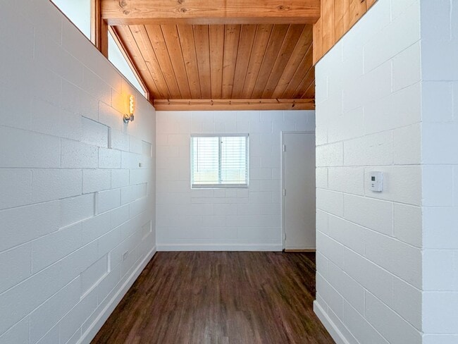 Building Photo - 313-317 Highland Dr.