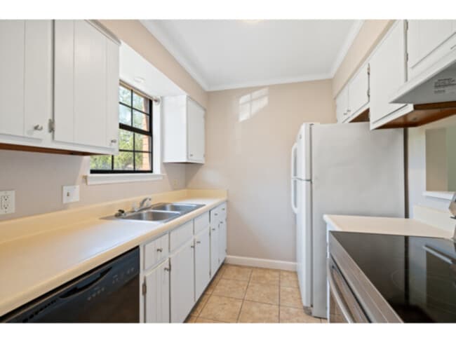 Building Photo - 7250 Hilburn Rd