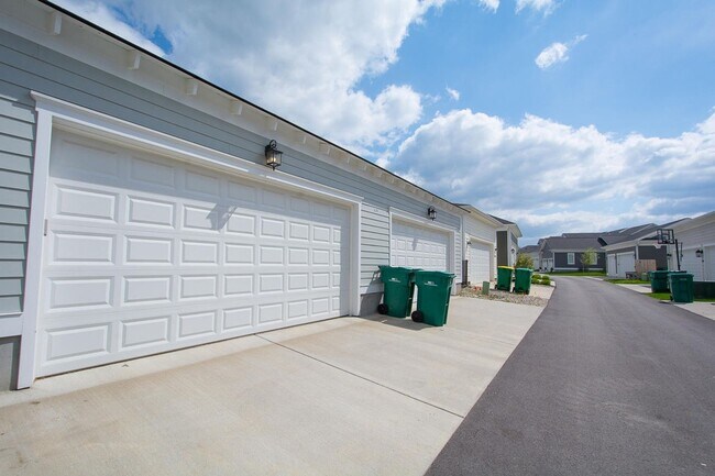 Building Photo - Norton Commons Fully Furnished Condo for Rent!