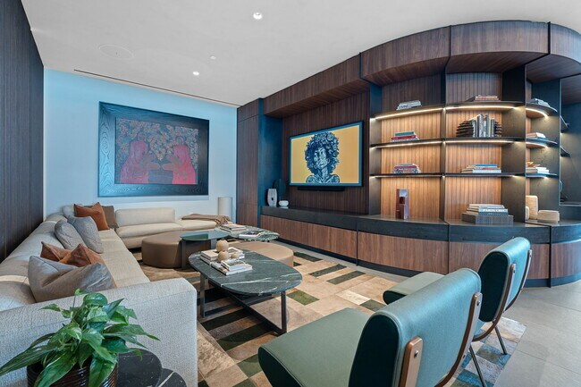 Building Photo - 610 Davis St