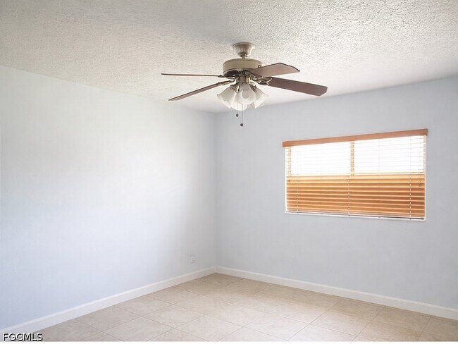 Building Photo - 922 SE 26th Terrace