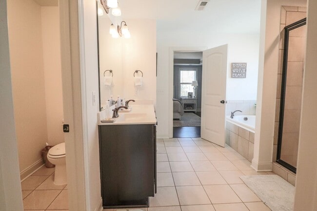 Building Photo - Spacious 4 Bedroom, Pet Friendly with Fenced In Backyard, Mimosa Bay Community Amenities