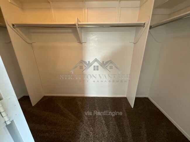 Building Photo - 25654 W Satellite Ln