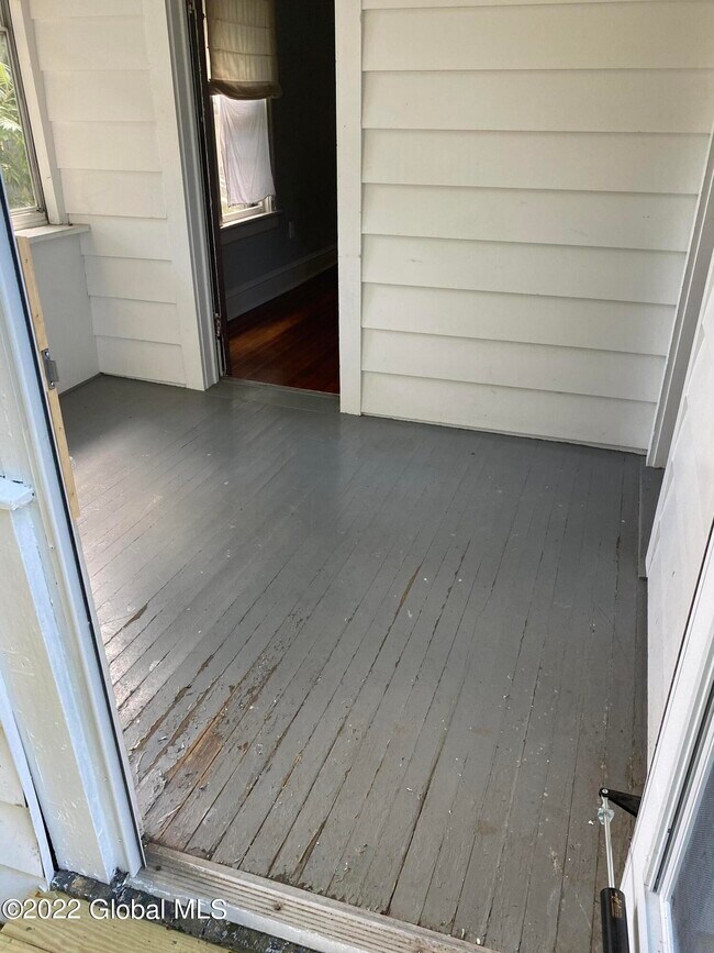 Building Photo - 663 Hudson Ave