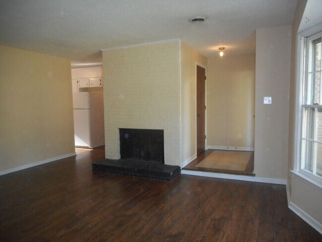 Building Photo - 3-bedroom, 2-bath Brick Home