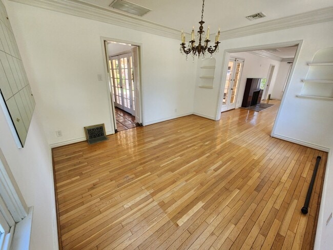 Building Photo - **COMING SOON**!! Gorgeous 3 beds | 4 bath...