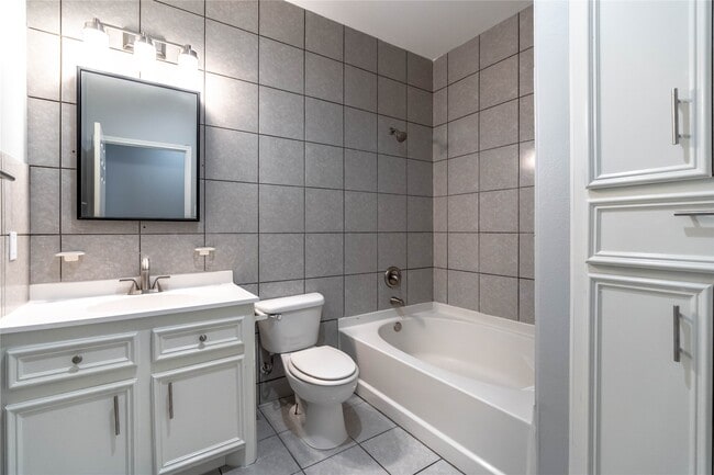 Building Photo - 1122 Ryon St