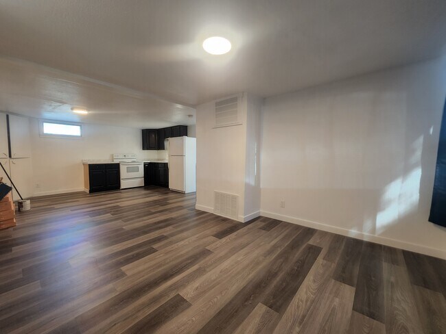 Building Photo - B-Cozy Villa Apartments