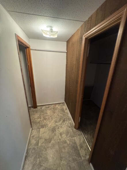 Building Photo - 521 Main St