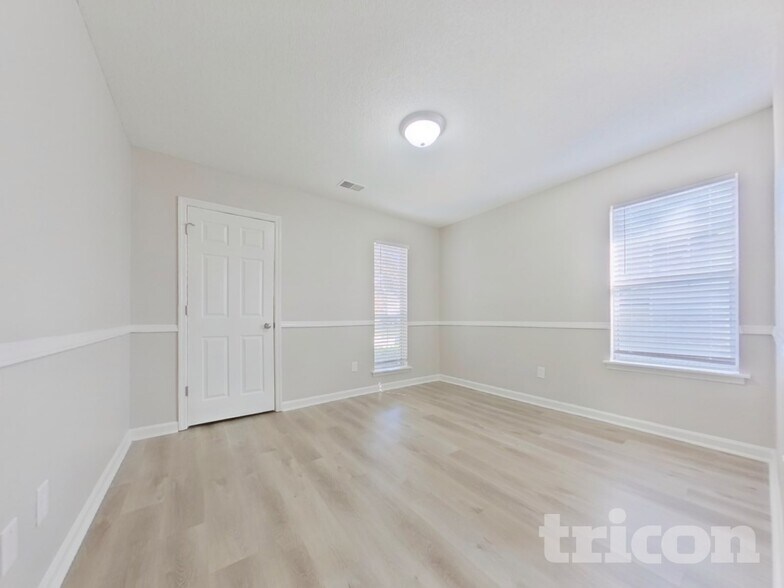 Building Photo - 911 Bentley Dr