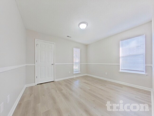 Building Photo - 911 Bentley Dr