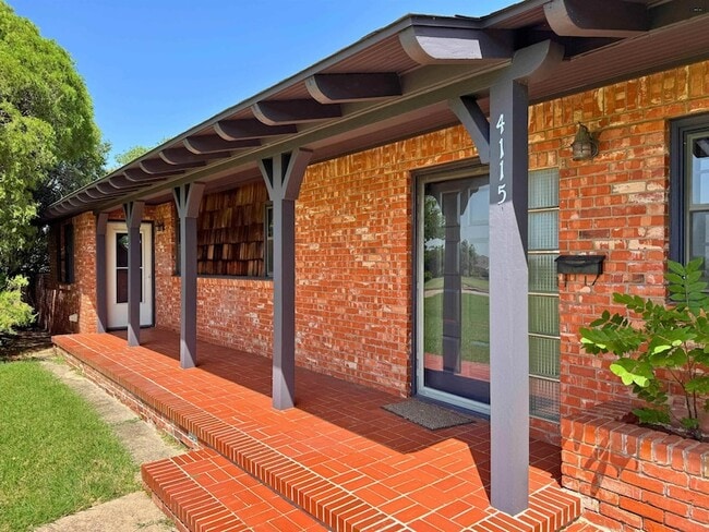 Building Photo - 4115 Rivercrest Dr
