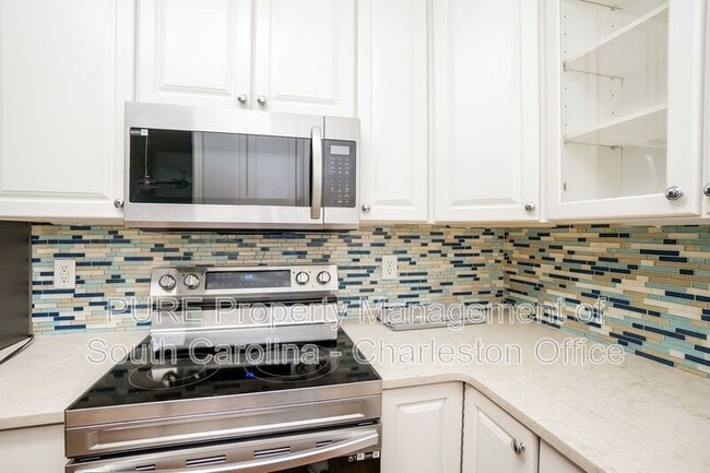 Building Photo - 1025 Riverland Woods Pl