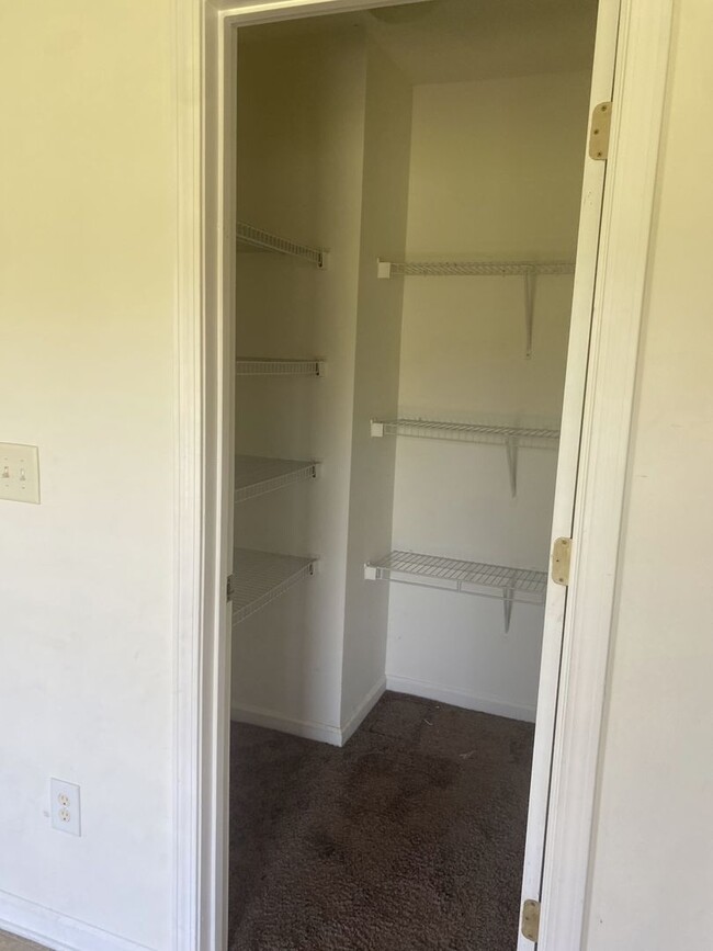 Building Photo - WOW!!! 4 Bedrooms 3.5 Bathrooms FOR RENT