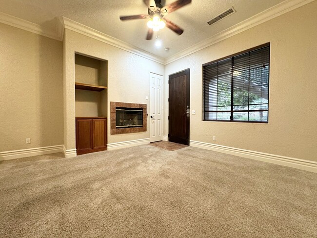 Building Photo - AVAILABLE NOW!!! DOWNSTAIRS 1 Bedroom 1 Ba...