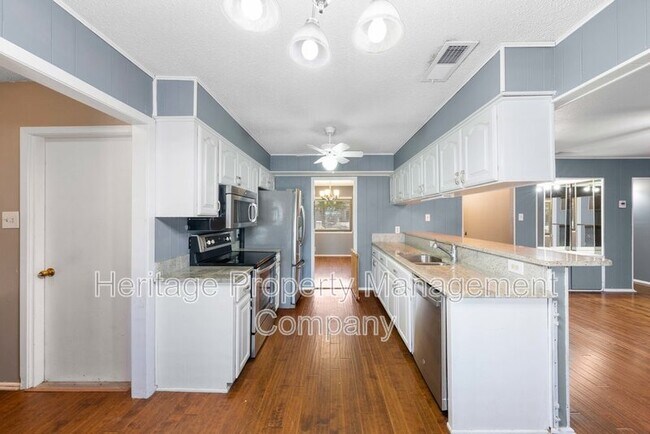 Building Photo - 7015 Forest Pine St