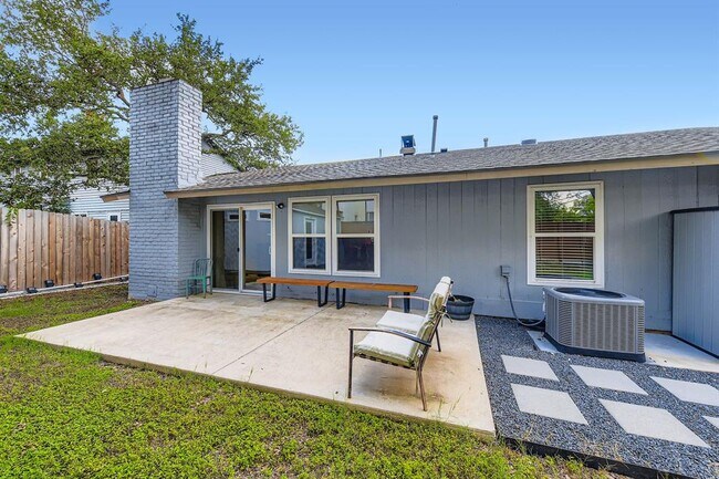 Building Photo - 10815 Lambert Cir