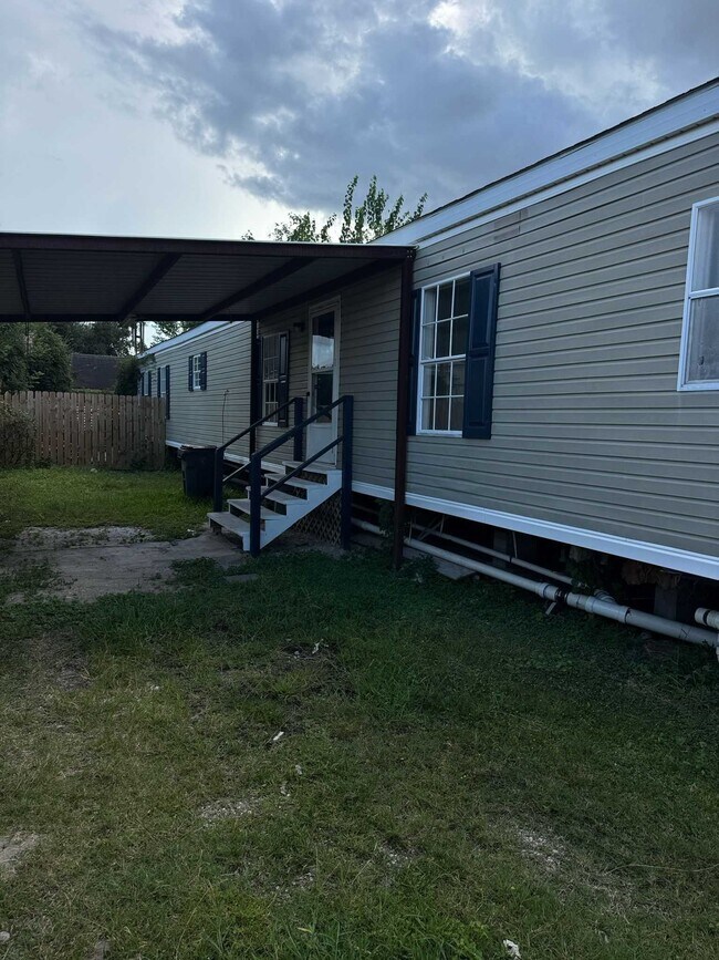 Building Photo - 14004 Duncum St