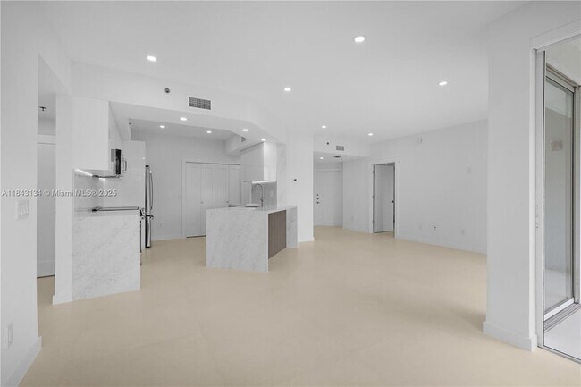 Building Photo - 3215 NE 184th St