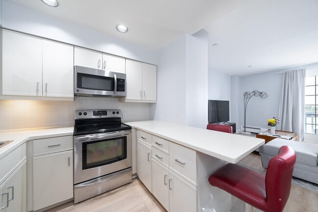 Building Photo - 100 Shearwater Ct E