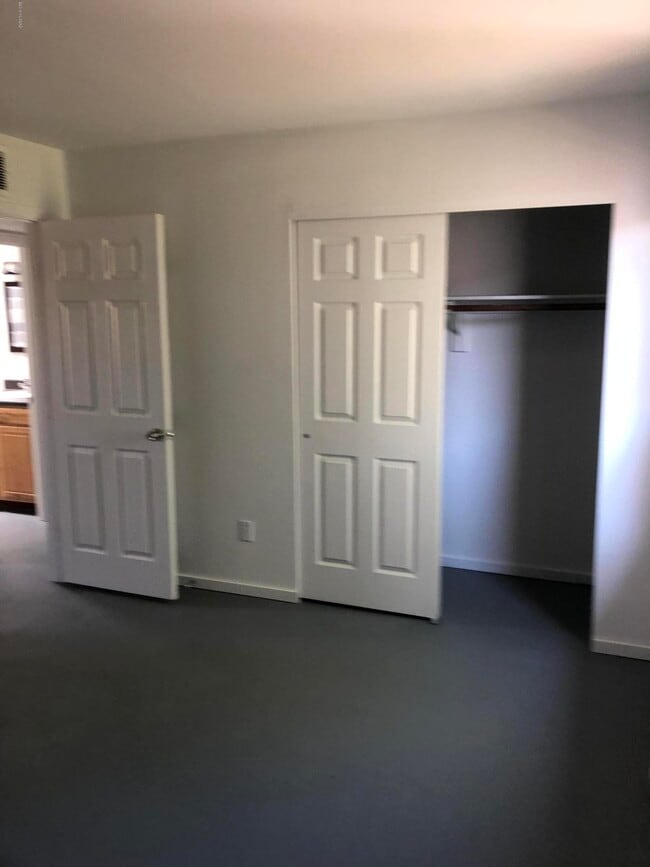 Building Photo - 1028 E Hedrick Dr