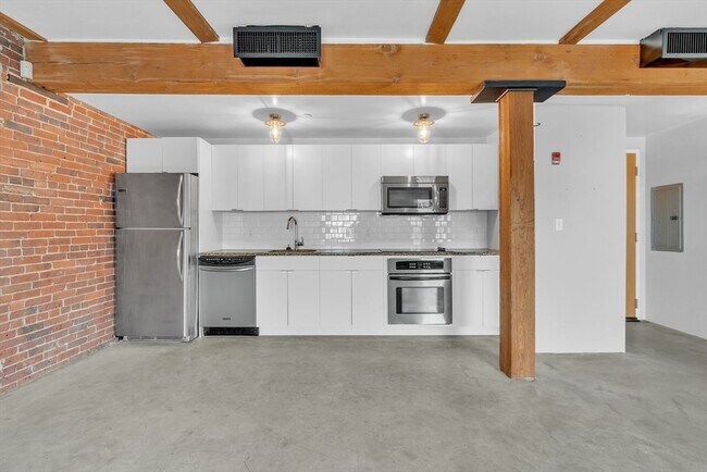 Building Photo - 90 Wareham St