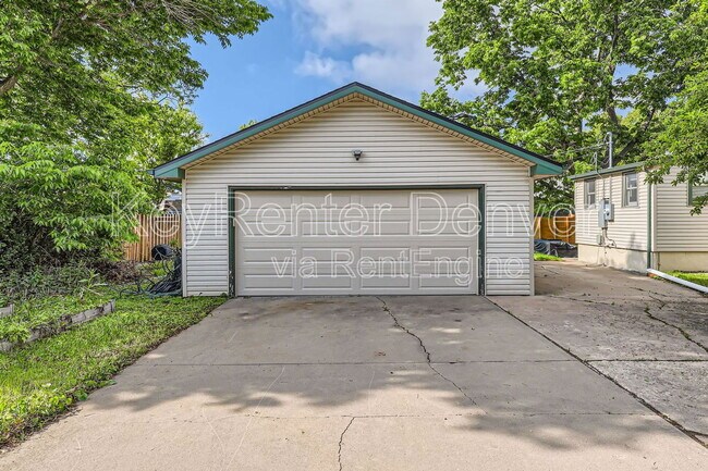 Building Photo - 890 Depew St