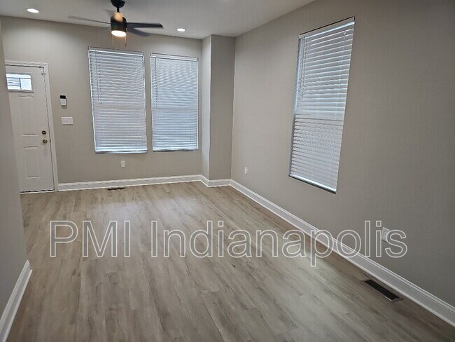 Building Photo - 640 N Parker Ave