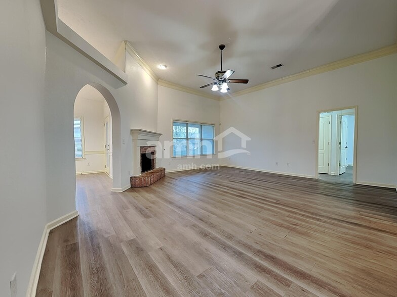 Building Photo - 6377 Braybourne Main